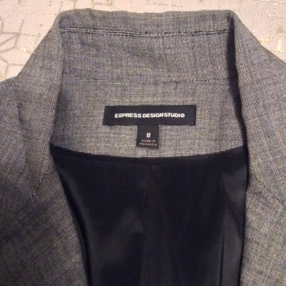 Clothes - Picture 4 of 6